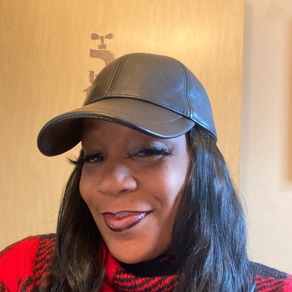 New black paten leather adjustable hat - Picture 4 of 9